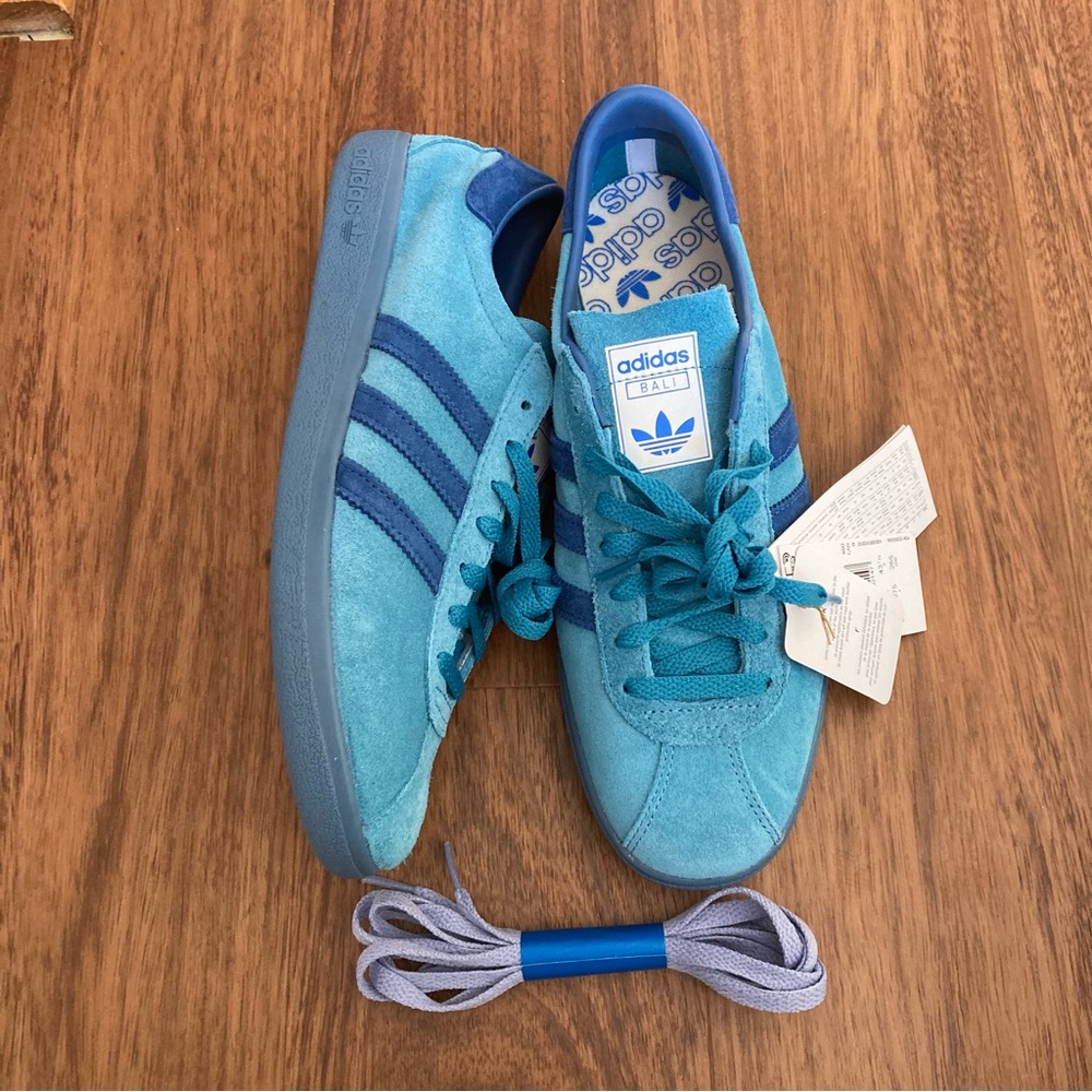 NWT Adidas Bali in Tactile Steel, Dark Marine & Chalk Blue, US 9.5